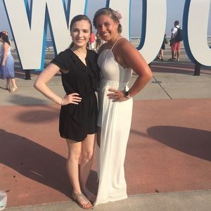 Meet your Poshers, Ariana & Claire